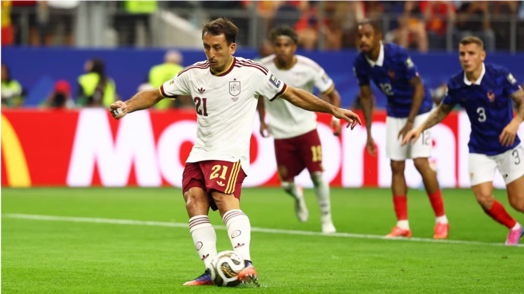 Mikel Oyarzabal impulsa a España hacia la final