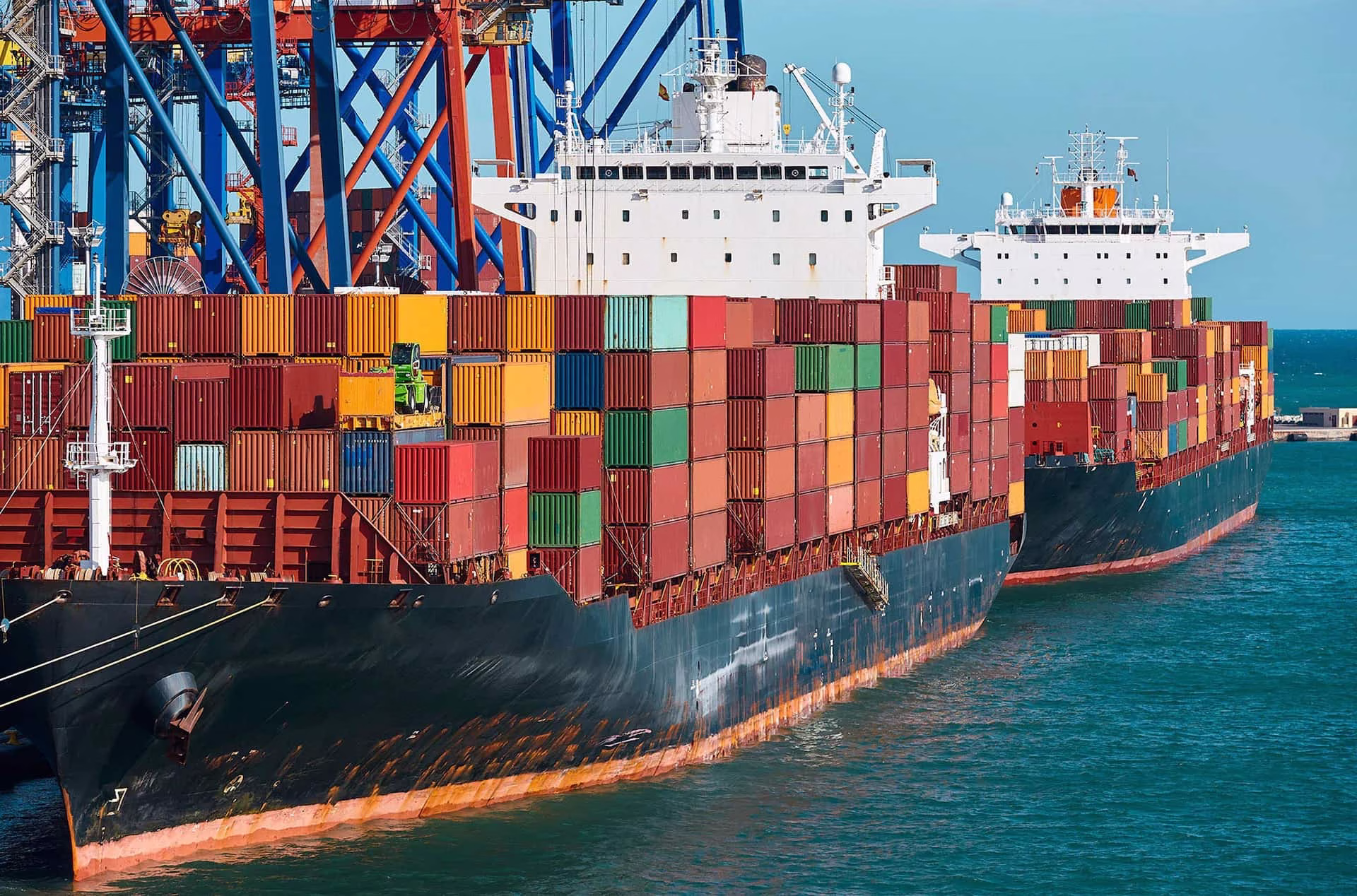 Patio de contenedores para exportaciones e importaciones, infraestructura logística vinculada a la revisión del T-MEC y al comercio de Norteamérica.