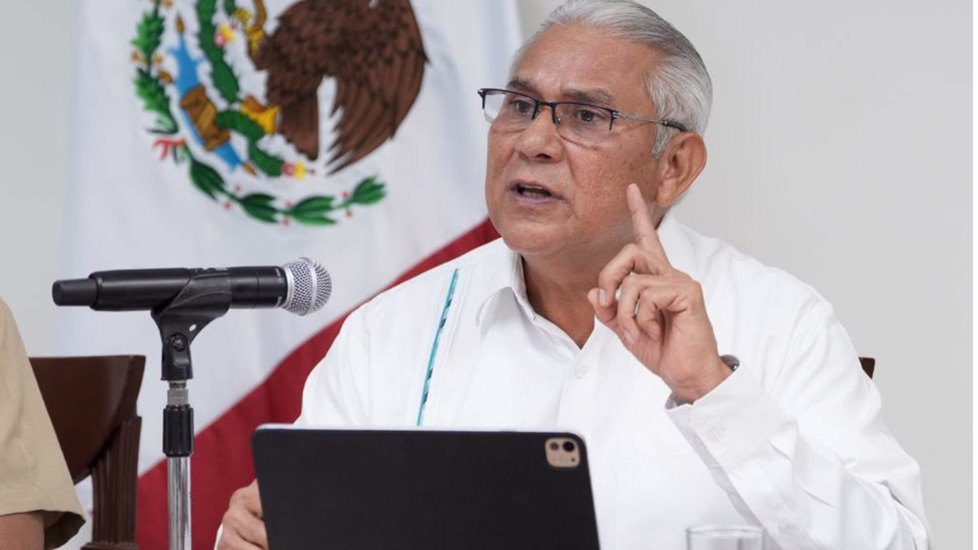 Raciel López Salazar, fiscal general de Quintana Roo, durante una reunión institucional de la FGE.