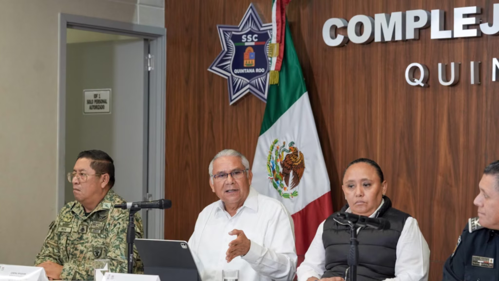 Raciel López Salazar participa en una reunión de coordinación de seguridad en Quintana Roo.