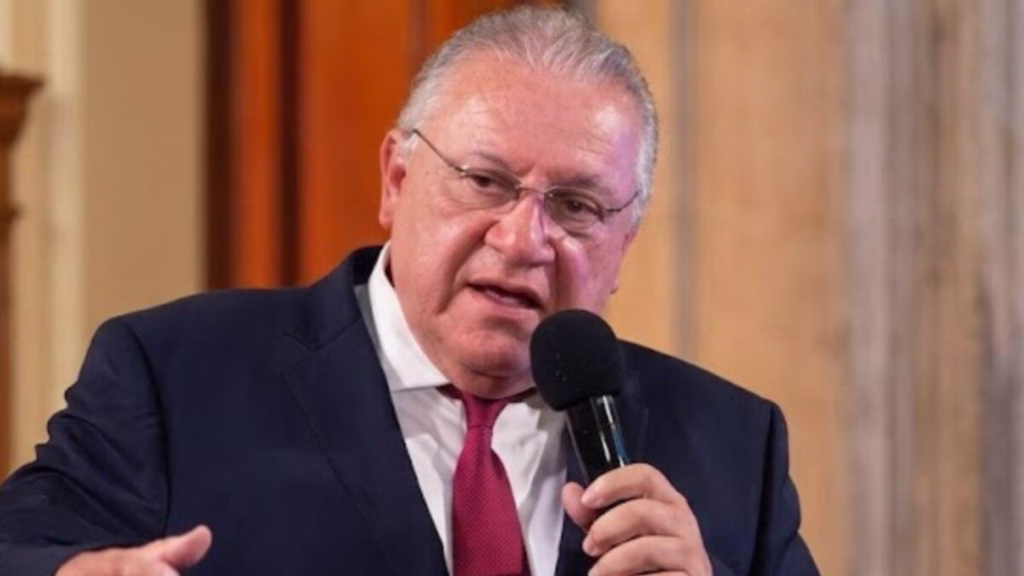 Rafael Marín participa en un evento público durante sus actividades en Quintana Roo.