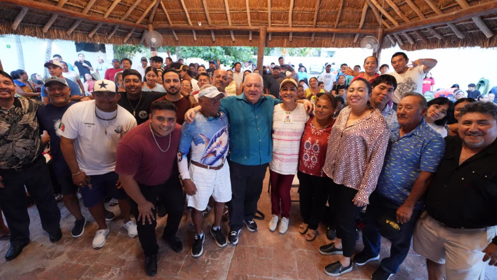 Rafael Marín Mollinedo participa en una asamblea sobre transformación y soberanía nacional en Cozumel.