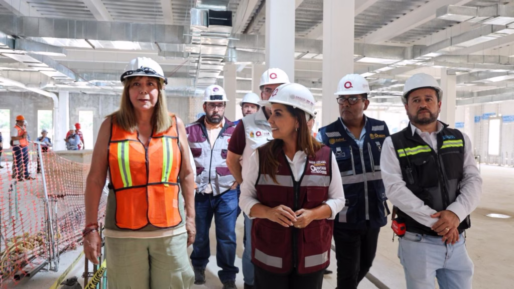 Autoridades recorren la obra del Hospital General de Chetumal IMSS Bienestar