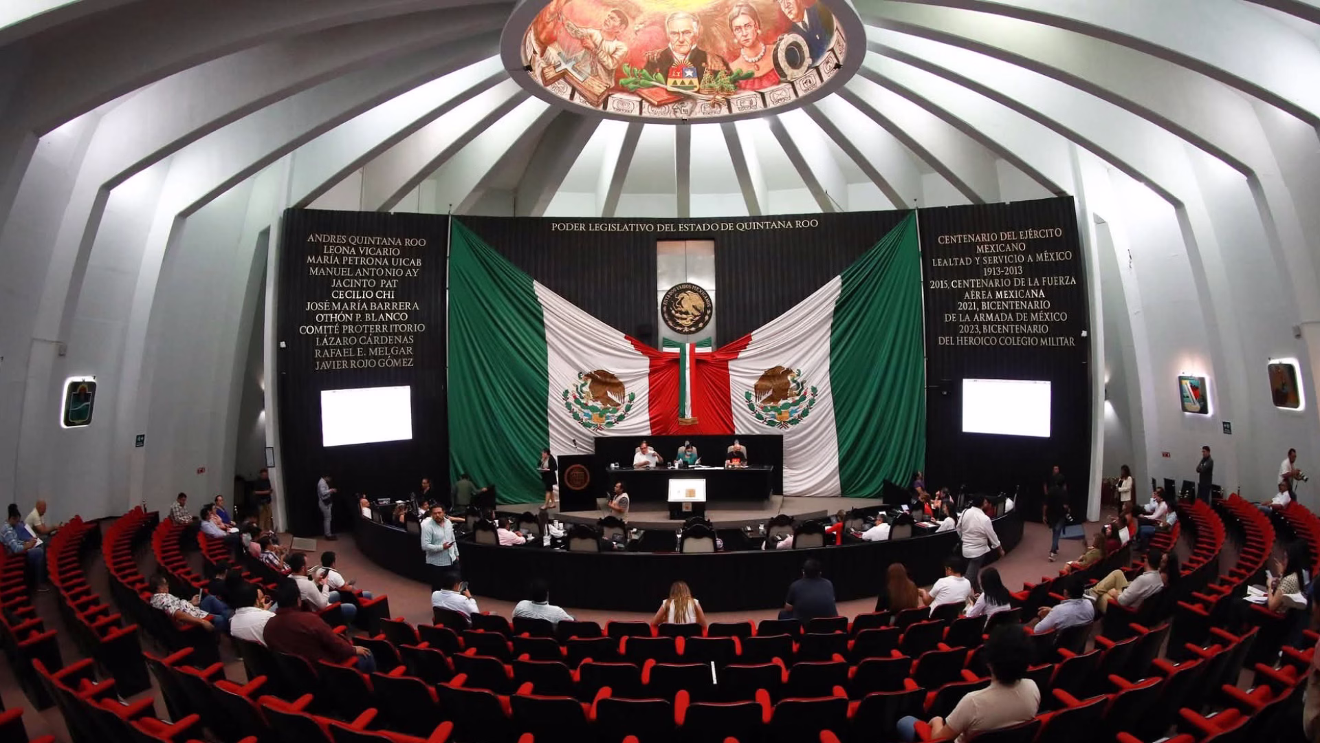 Congreso del Estado de Quintana Roo durante una sesión relacionada con las reglas electorales rumbo a 2027.