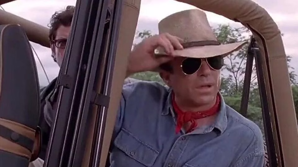 Sam Neill como el doctor Alan Grant en Jurassic Park, el personaje que marcó su carrera y acercó la paleontología al cine.