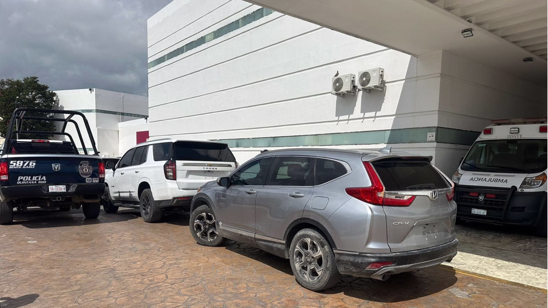 Área exterior del Hospital General de Cancún, donde ingresan pacientes que requieren atención de urgencia.