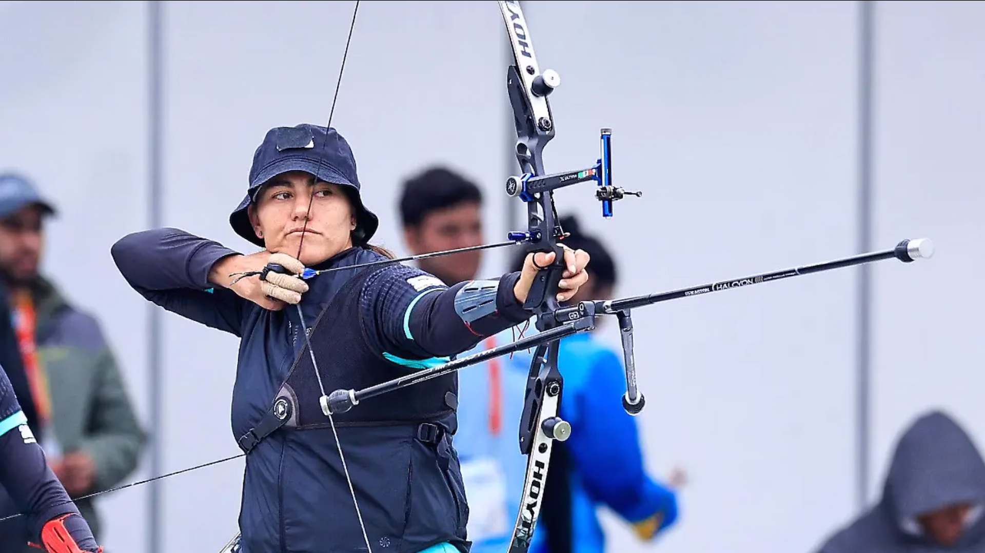 Arquera durante la competencia de tiro con arco en los Juegos Centroamericanos y del Caribe Santo Domingo 2026.