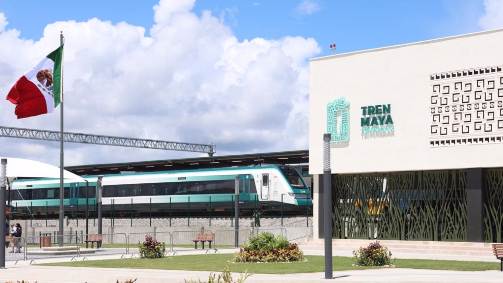 Tren Maya recorre la infraestructura ferroviaria de Quintana Roo, una de las obras estratégicas que fortalecen la conectividad y la logística dentro del Plan México.