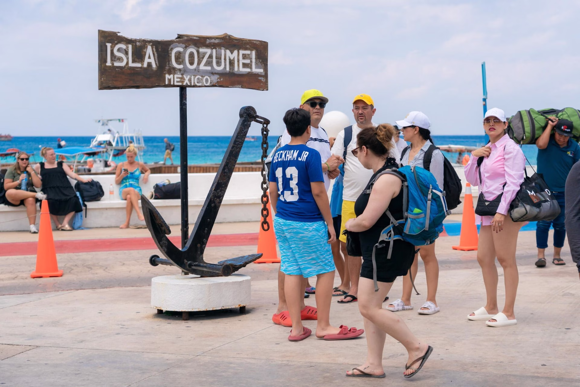 Turistas en la zona portuaria de Cozumel