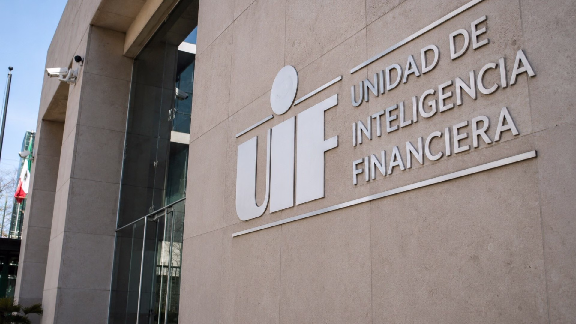 Fachada de la Unidad de Inteligencia Financiera, organismo encargado de analizar operaciones y bloquear cuentas en México.