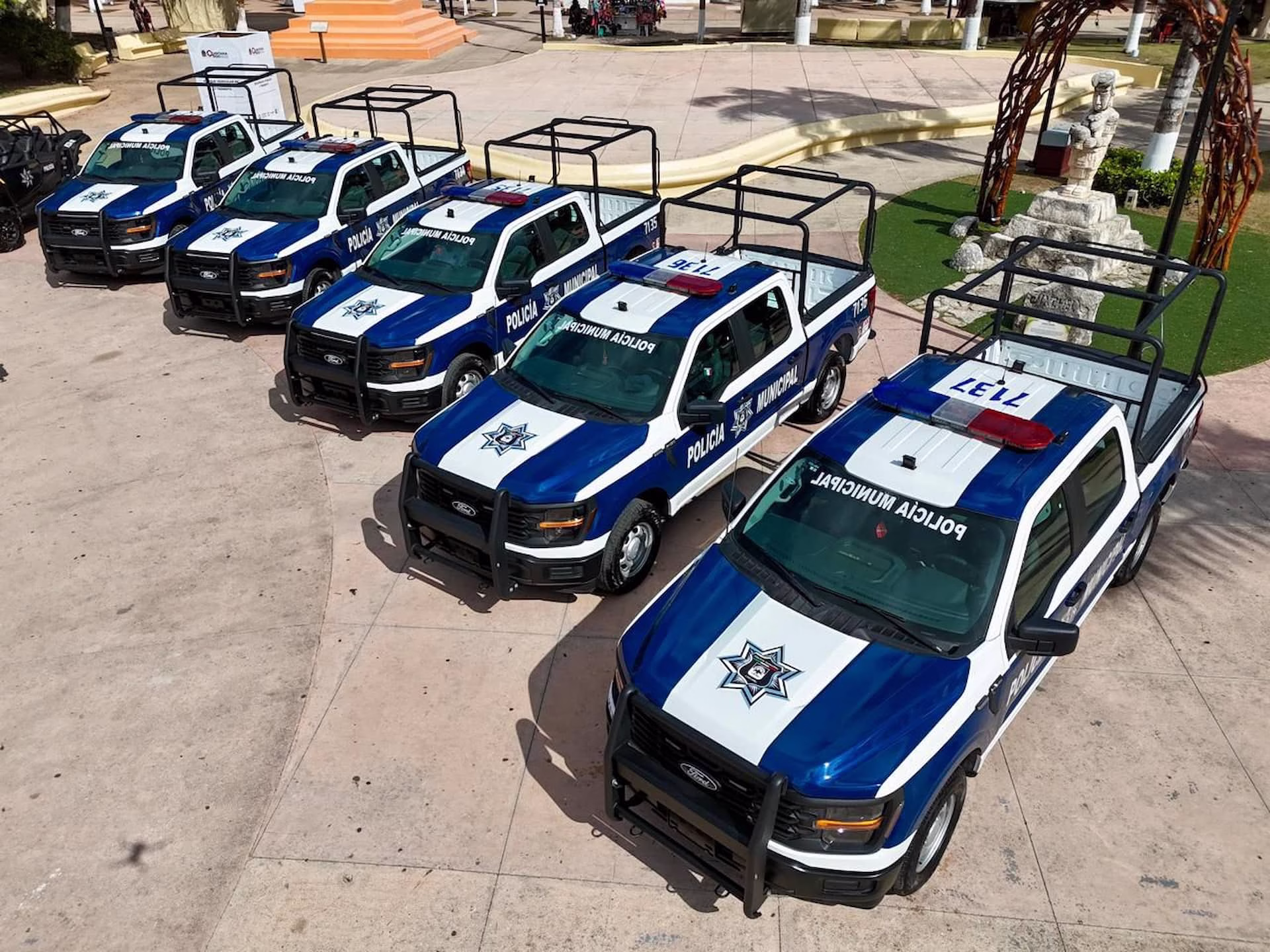 Vehículos entregados para fortalecer las labores de Seguridad Pública y Tránsito en Cozumel