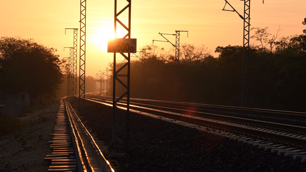 Las vías del Tren Maya forman parte del corredor ferroviario que impulsa la integración logística del sureste.