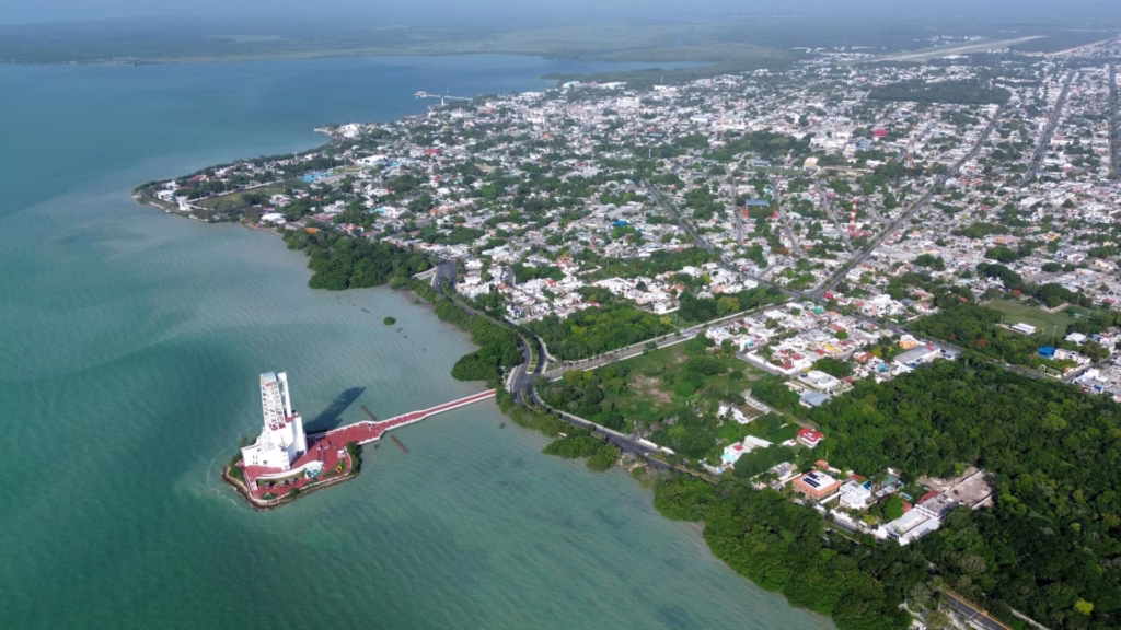 Vista aérea de Chetumal, capital de Quintana Roo, ciudad considerada estratégica para el desarrollo económico impulsado por el Plan México.