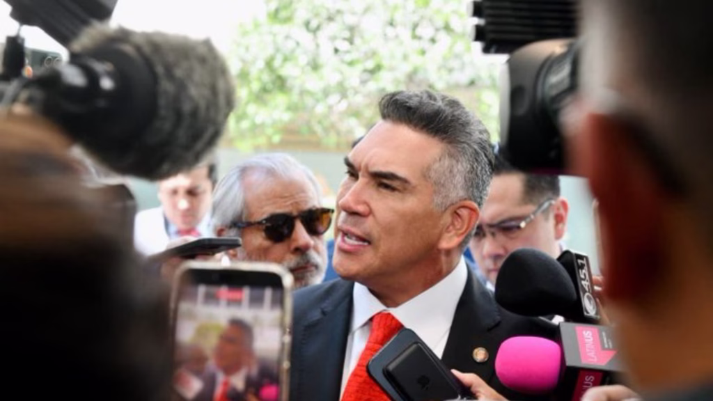 Alejandro “Alito” Moreno, dirigente nacional del PRI, ha colocado al INE en el centro de sus señalamientos por presunta censura y parcialidad; una confrontación que ahora también llegó a la representación priista dentro del Consejo General.