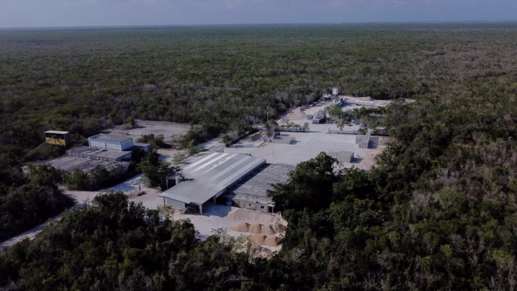 Instalaciones de la cantera Calica, hoy Sac-Tun, cuya explotación dio origen al litigio internacional entre México y Vulcan Materials.