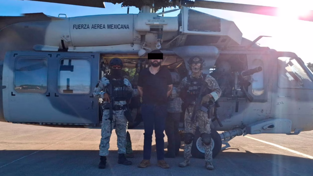 Juan Carlos Félix Gastélum, “El Chavo Félix”, custodiado por elementos federales