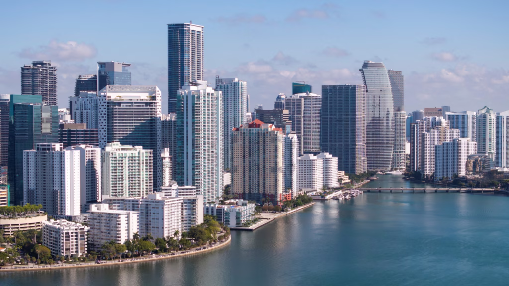 Vista de Miami, Florida, donde México litigó por activos vinculados con la red García Luna-Weinberg
