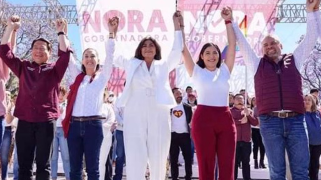 Nora Ruvalcaba durante un acto político de Morena en Aguascalientes