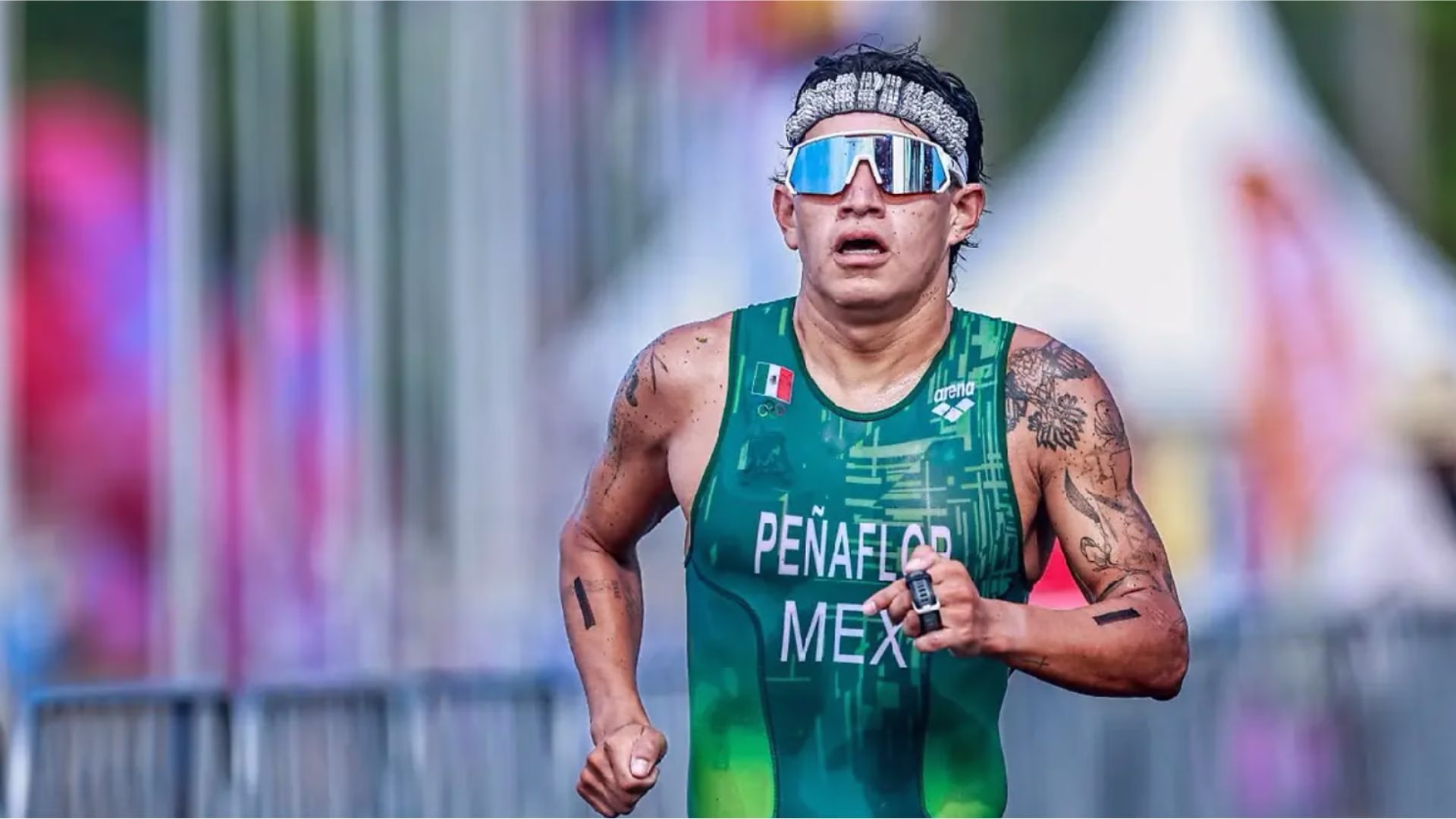 Aram Peñaflor durante la competencia de triatlón en los Juegos Centroamericanos y del Caribe Santo Domingo 2026.