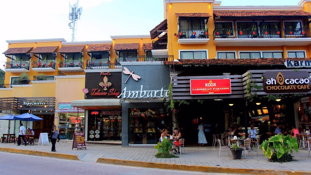 La actividad comercial y de servicios tiene un peso relevante en la economía de Quintana Roo.