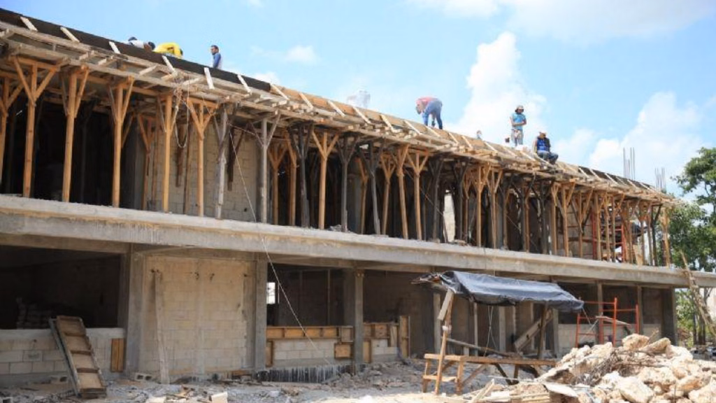 La expansión inmobiliaria genera inversión, aunque también aumenta la presión sobre la disponibilidad y costo de vivienda.