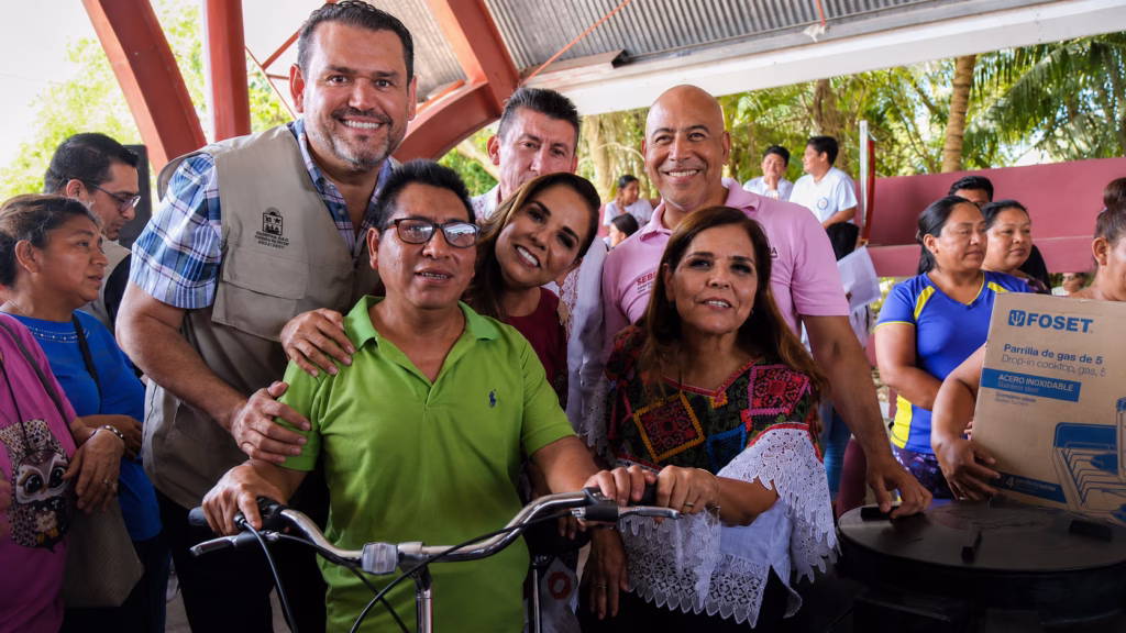 Edgar Gasca participa en actividades de Gestión Comunitaria dirigidas a beneficiarios de programas sociales en Quintana Roo.