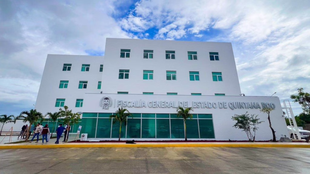 Instalaciones de la Fiscalía General del Estado de Quintana Roo, institución que reportó 106 carpetas derivadas del programa educativo.