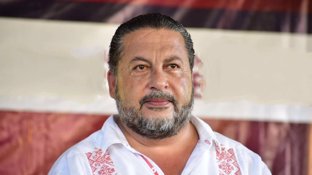 Jorge Sanén señala que errores estratégicos y ataques pueden perjudicar a los aspirantes de Morena en Quintana Roo.