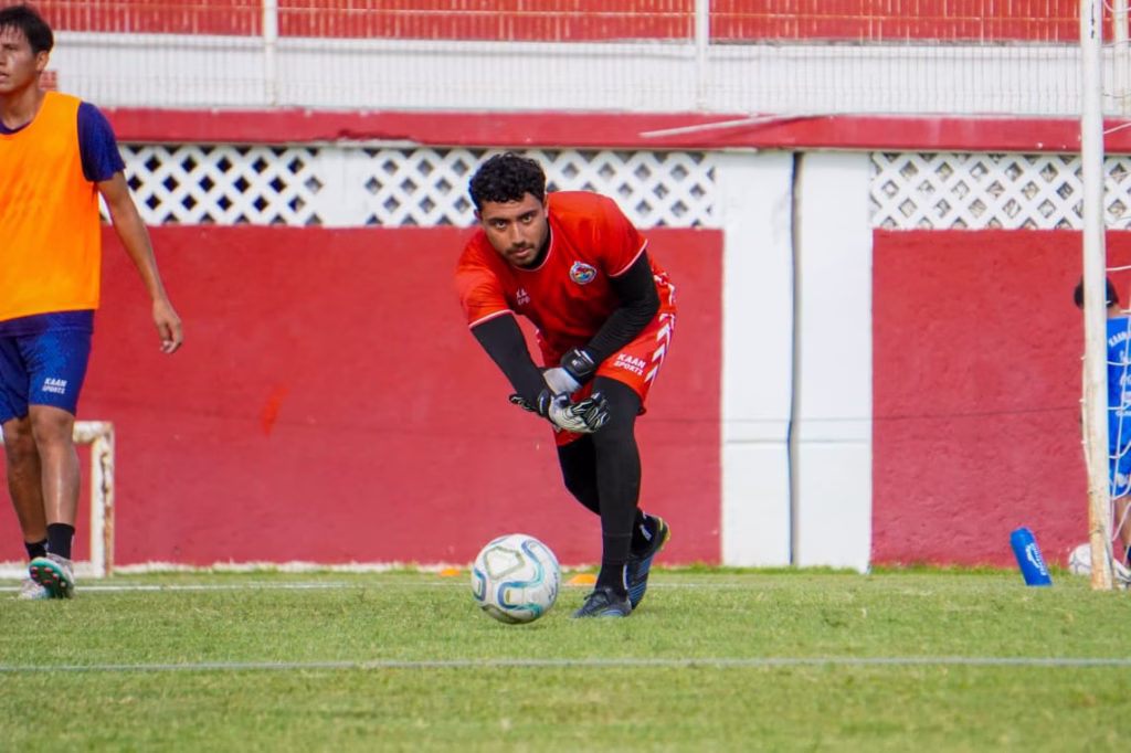 El arquero de Pioneros Cancún trabaja durante la pretemporada para llegar en óptimas condiciones al debut ante Celaya.