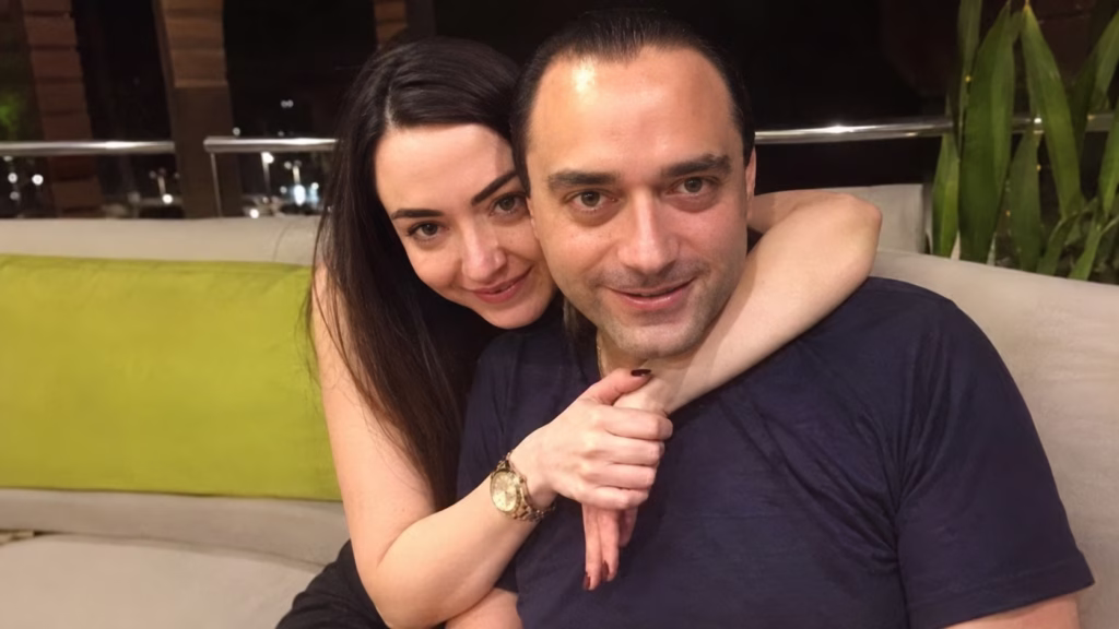 Roberto Borge y Patricia de la Vega juntos en una imagen de pareja.