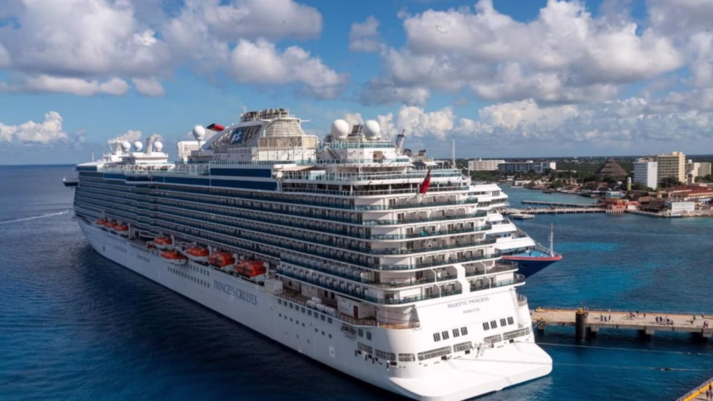 Crucero de Princess Cruises atracado frente a Cozumel