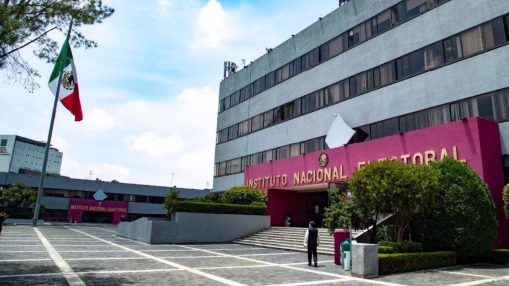Fachada del edificio del Instituto Nacional Electoral en México