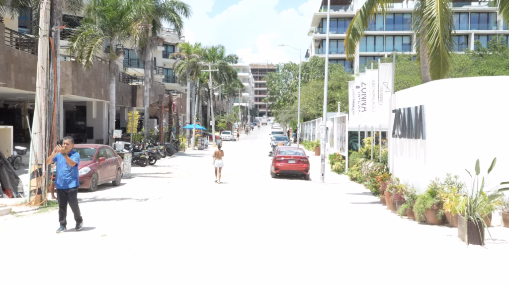 Publicidad de ZONNA by IN-CAP con render de amenidades frente al mar
