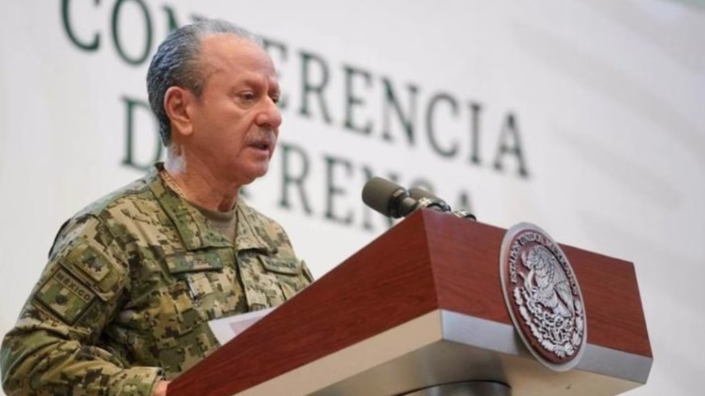 Exsecretario de Marina durante una conferencia de prensa en instalaciones navales