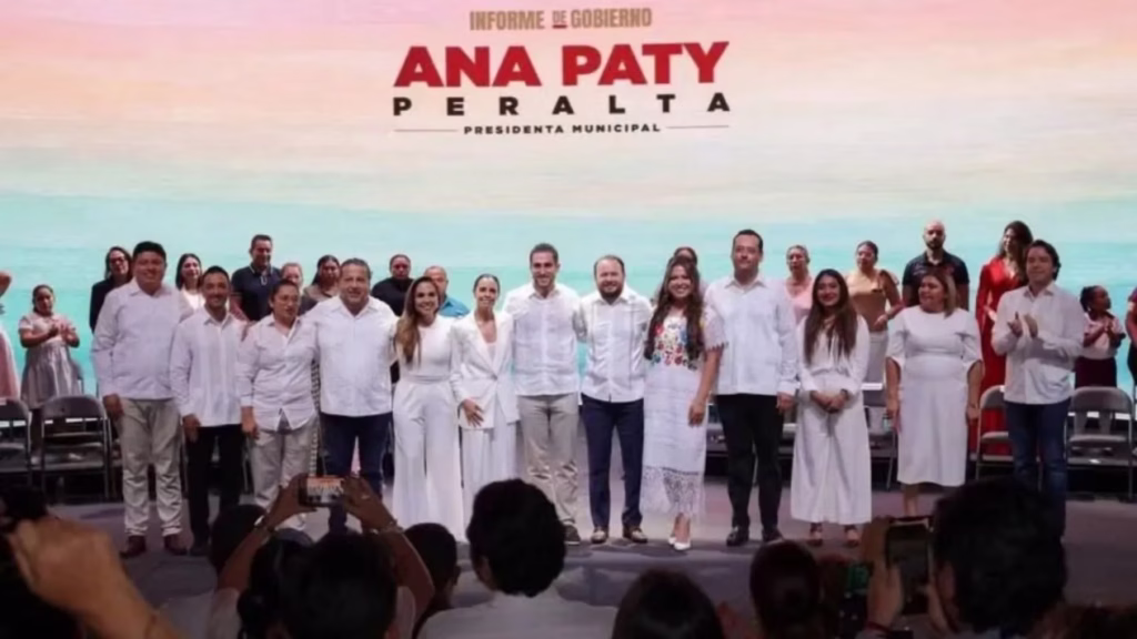 Presentación de coordinadores estatales de Morena durante un acto partidista nacional