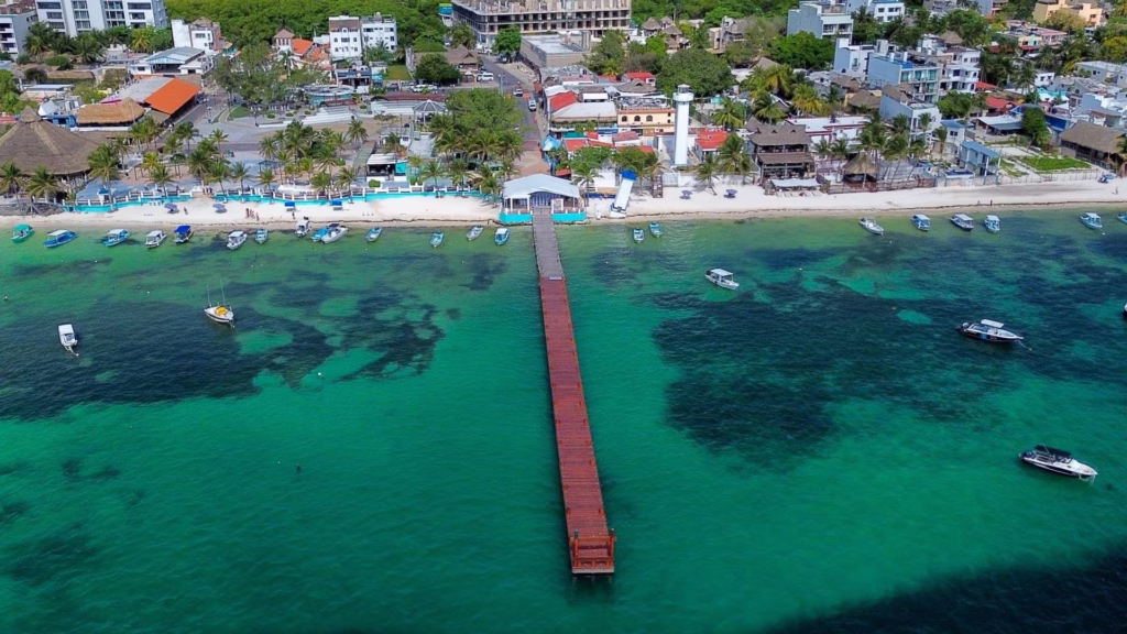 Vista panorámica del muelle de Puerto Morelos.