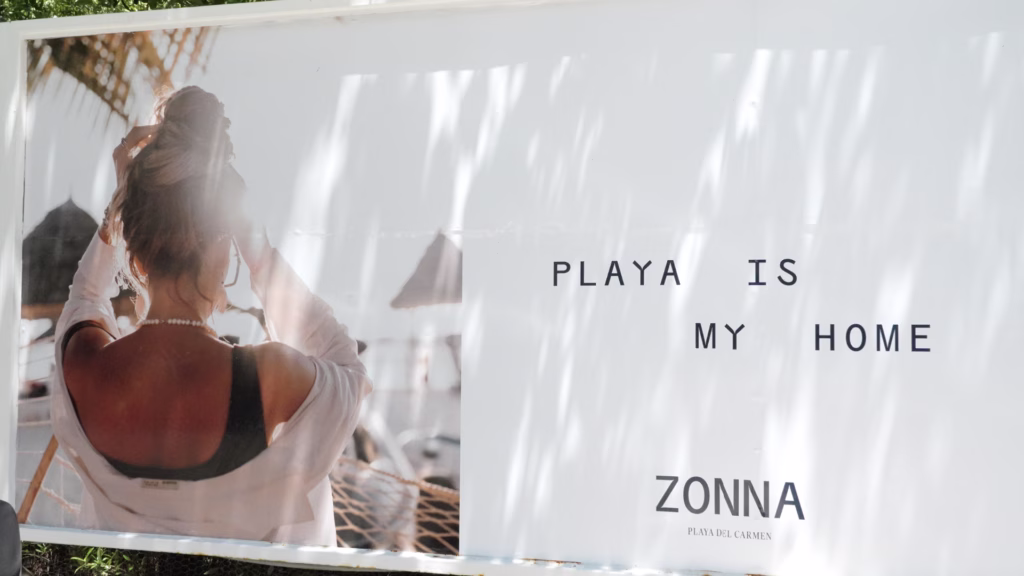 Playa del Carmen Publicidad de ZONNA con la frase Playa is my home