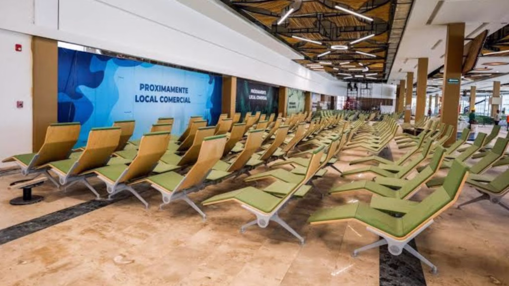 Sala de espera del Aeropuerto Internacional de Tulum