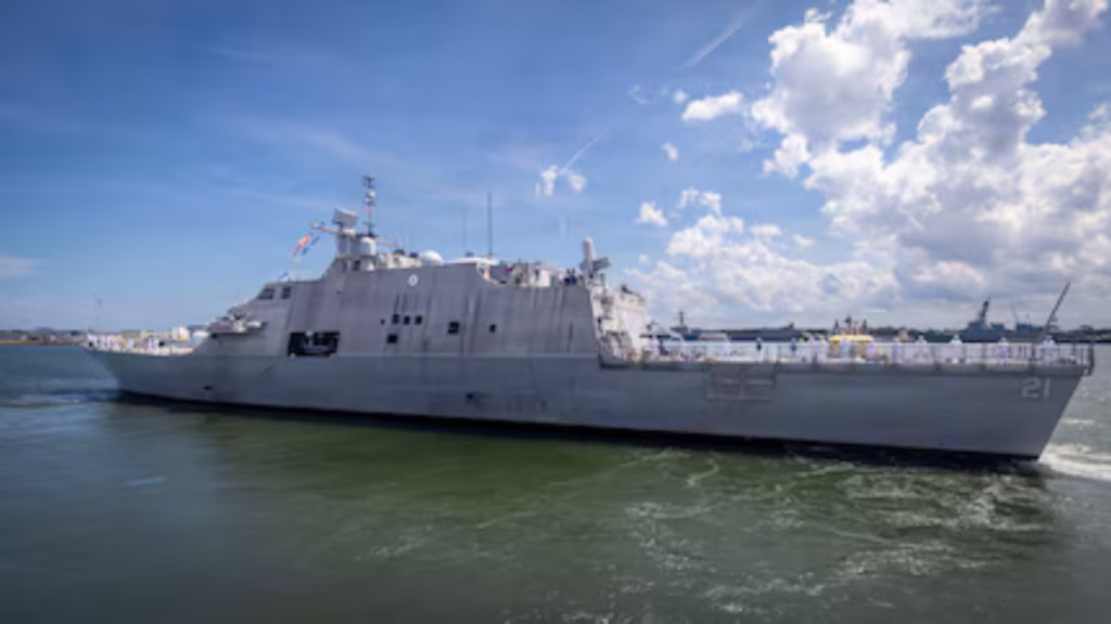 USS Minneapolis-Saint Paul durante un despliegue de la Marina de Estados Unidos