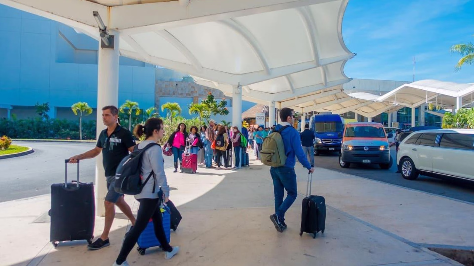 Los aeropuertos internacionales de Quintana Roo registran un importante flujo de pasajeros nacionales e internacionales.