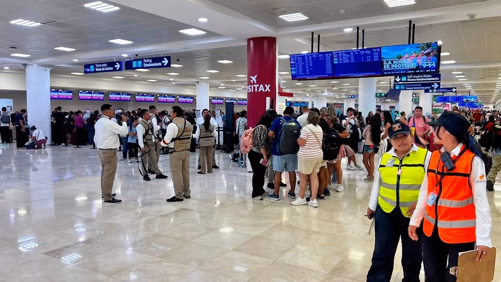 El Aeropuerto Internacional de Cancún registra una reducción acumulada de pasajeros durante 2026, uno de los indicadores que muestran presión sobre la actividad turística.