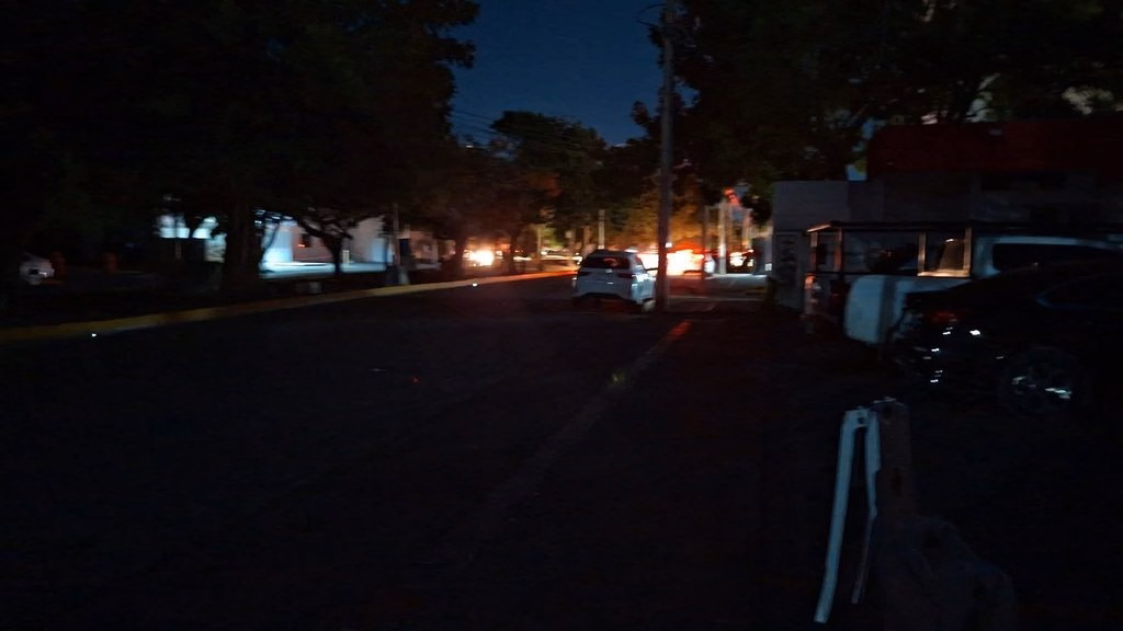 Diferentes sectores de Cancún permanecieron sin energía eléctrica durante la contingencia nocturna.