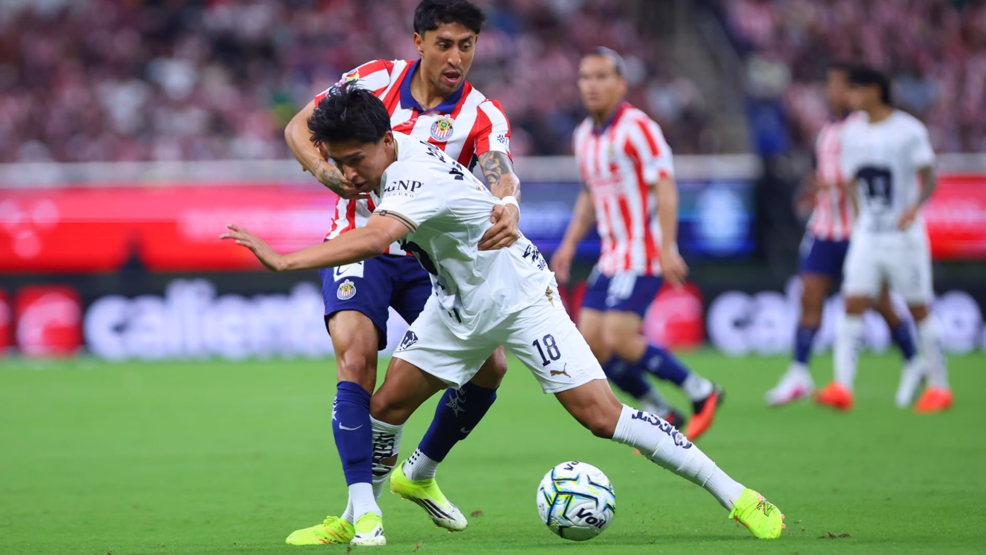Chivas derrotó 3-0 a Pumas y alcanzó el liderato general durante la Jornada 8 del Apertura 2026.