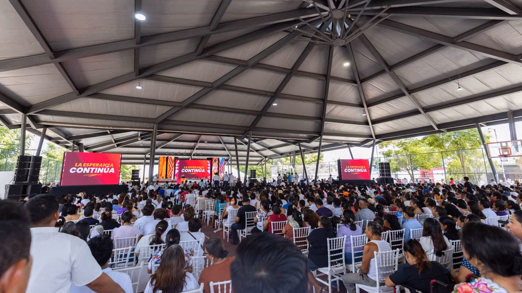 Habitantes de Felipe Carrillo Puerto acudieron a la presentación del Segundo Informe de Gobierno municipal.