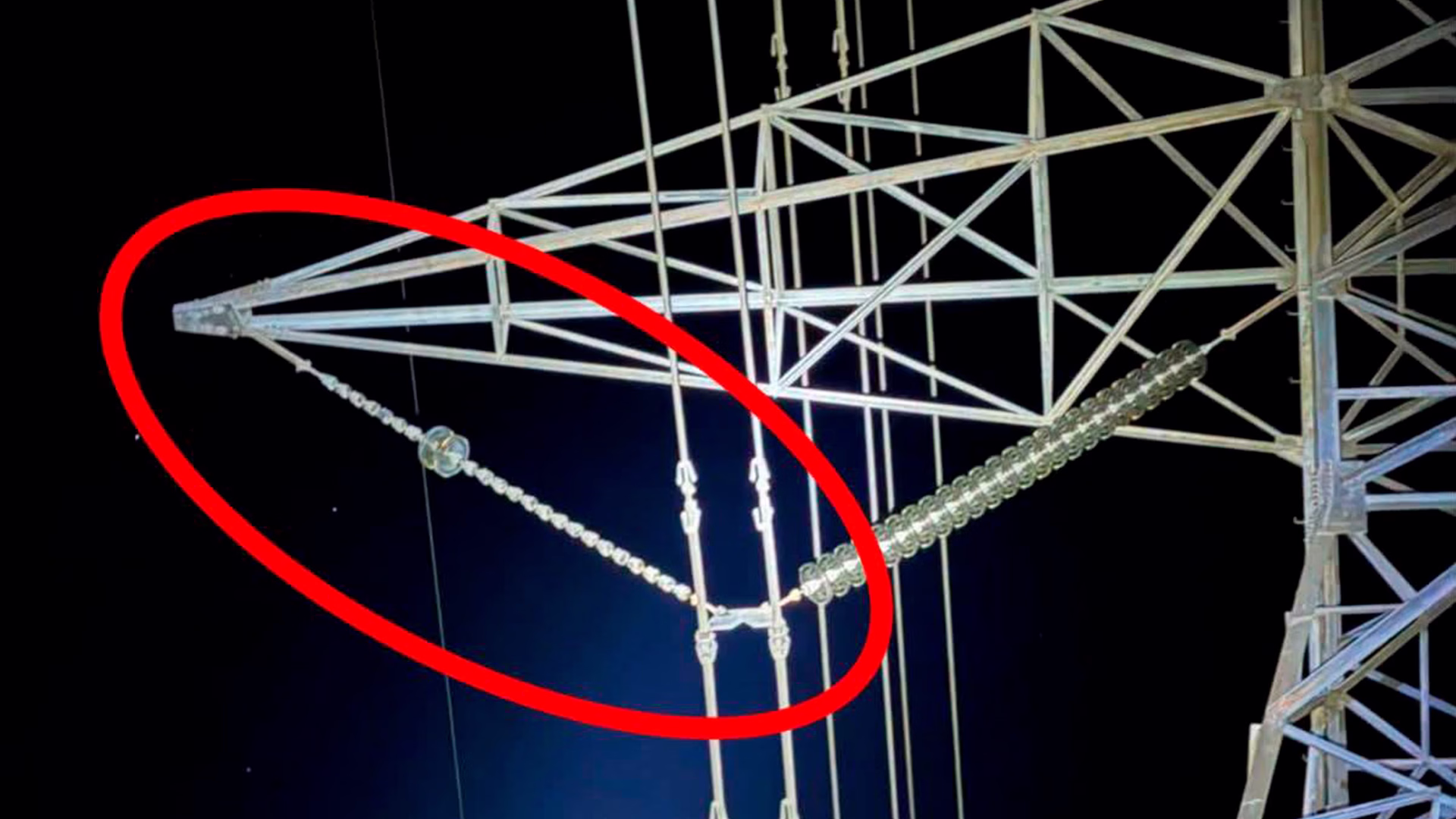 CFE atribuyó el apagón regional a actos de vandalismo que dañaron infraestructura de transmisión de 400 kilovoltios.