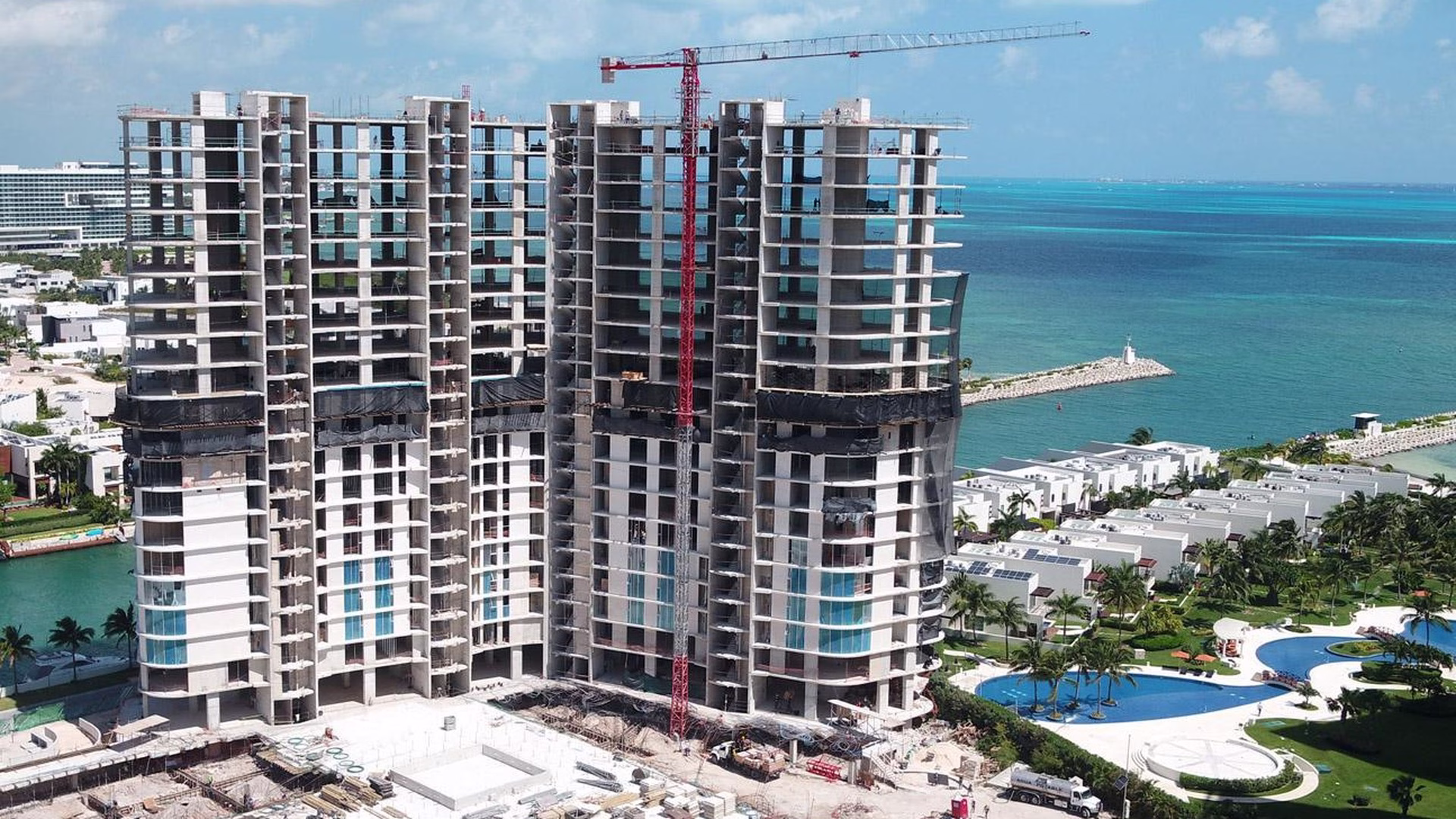 Los proyectos turísticos forman parte de la demanda de construcción en Quintana Roo, condicionada por permisos, ordenamiento y certeza jurídica.