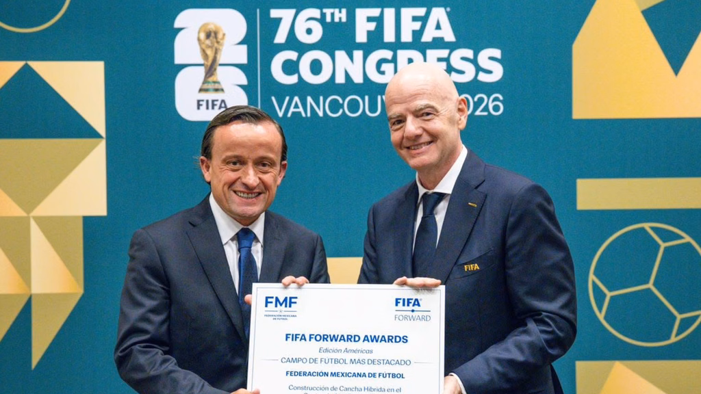 Representantes de la FMF y FIFA durante el Congreso de FIFA celebrado en Vancouver en 2026.