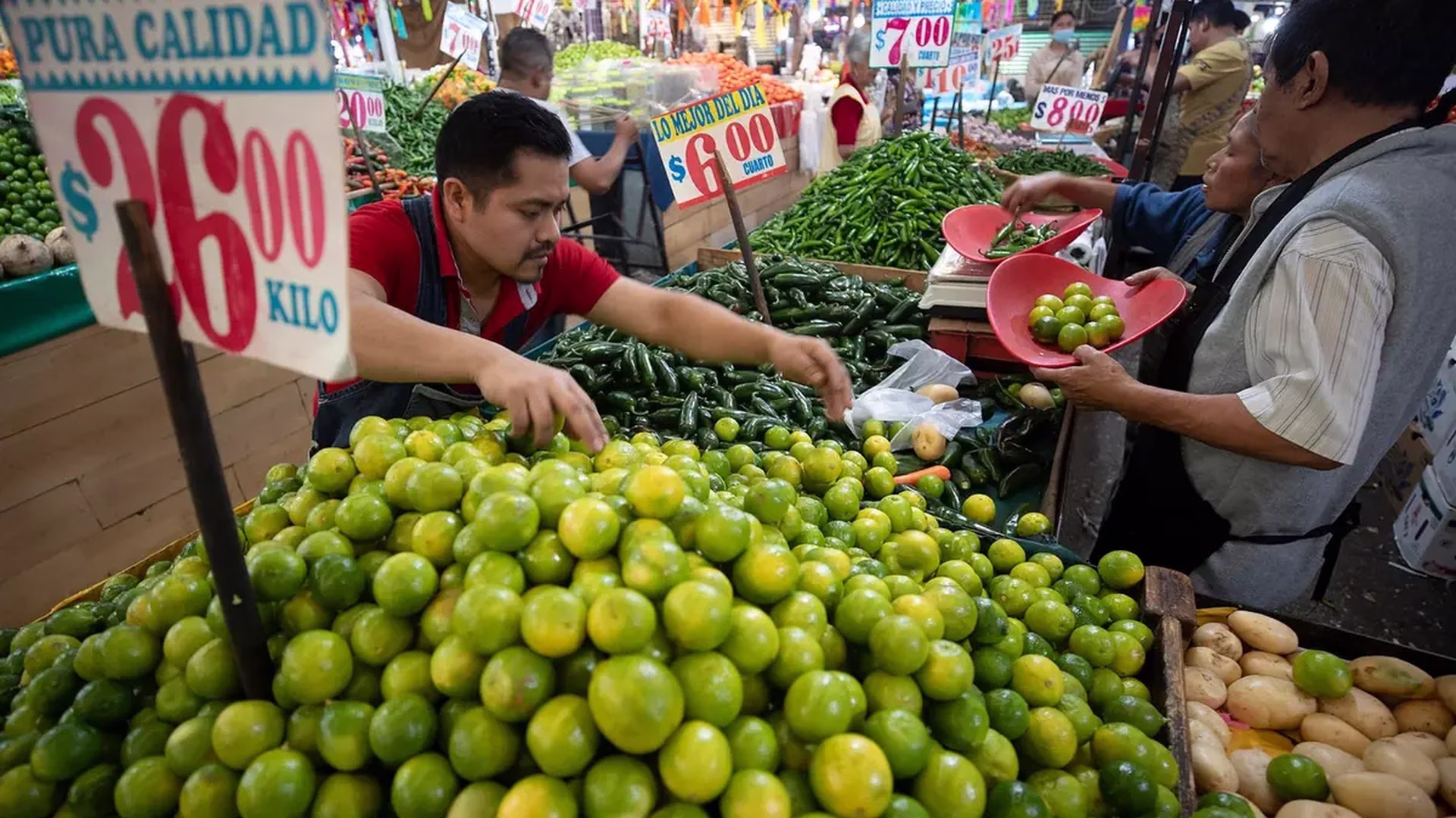 Los precios de alimentos forman parte de los productos que impactan el gasto de los hogares.
