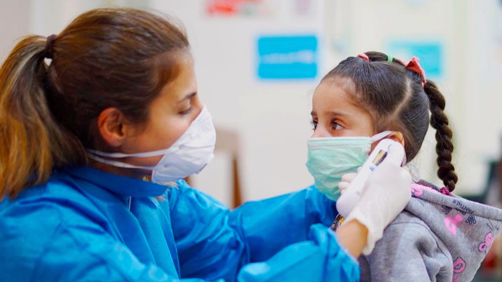 La ventilación, higiene de manos y atención oportuna ayudan a reducir la transmisión de virus.