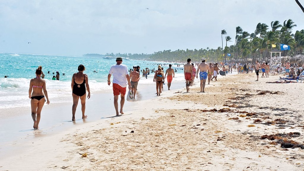 Destinos como Punta Cana fortalecen sus estrategias para atraer al mismo visitante internacional que busca el Caribe mexicano.